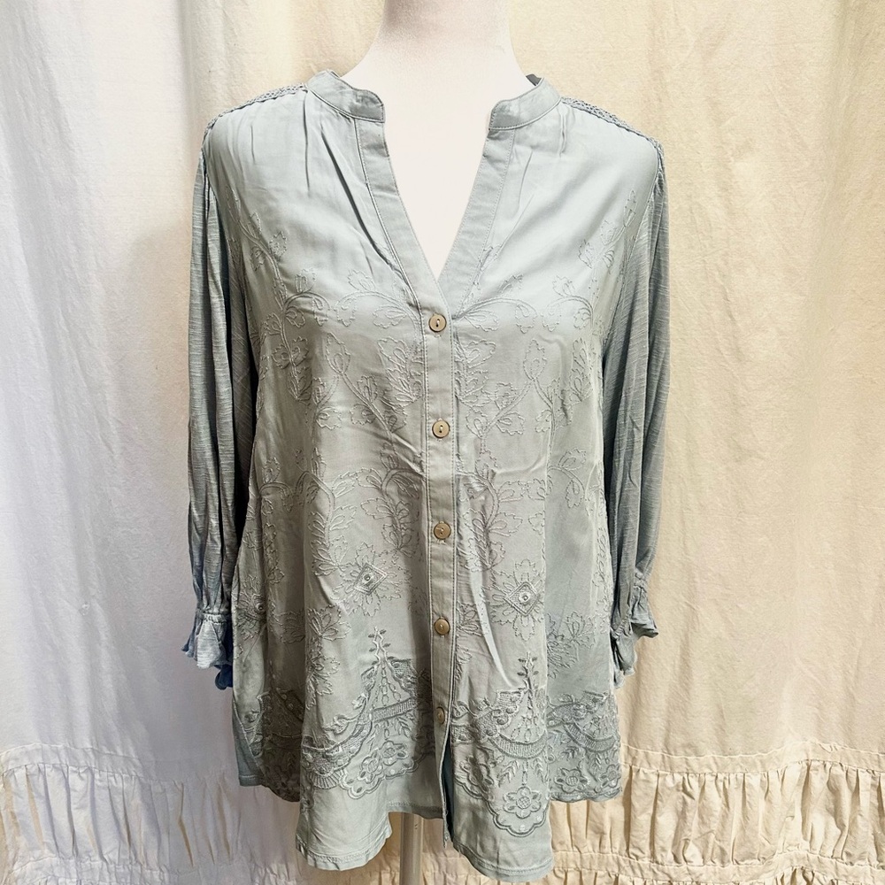Democracy Women's Blouse - Soft Light Blue Size L NWT